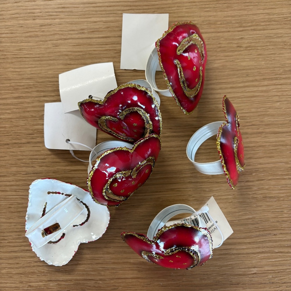 Set of 6 heart shaped napkin rings